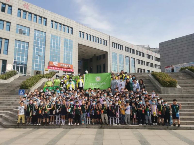 拥抱科技 畅想未来 --京科启元幼儿园中班师生走进图书馆开展社会实践活动