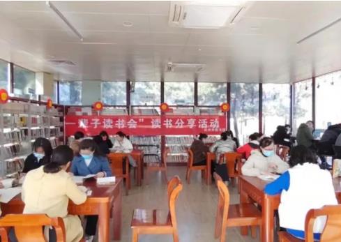 人民公园城市书房举办“品万卷诗书，做书香女神”读书分享活动