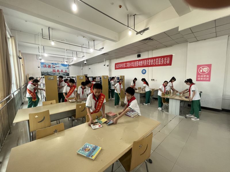 林州市图书馆组织开展学雷锋志愿服务活动