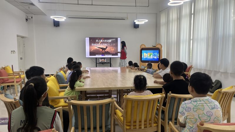 【林州市图书馆】绘本课堂之远古的恐龙星球