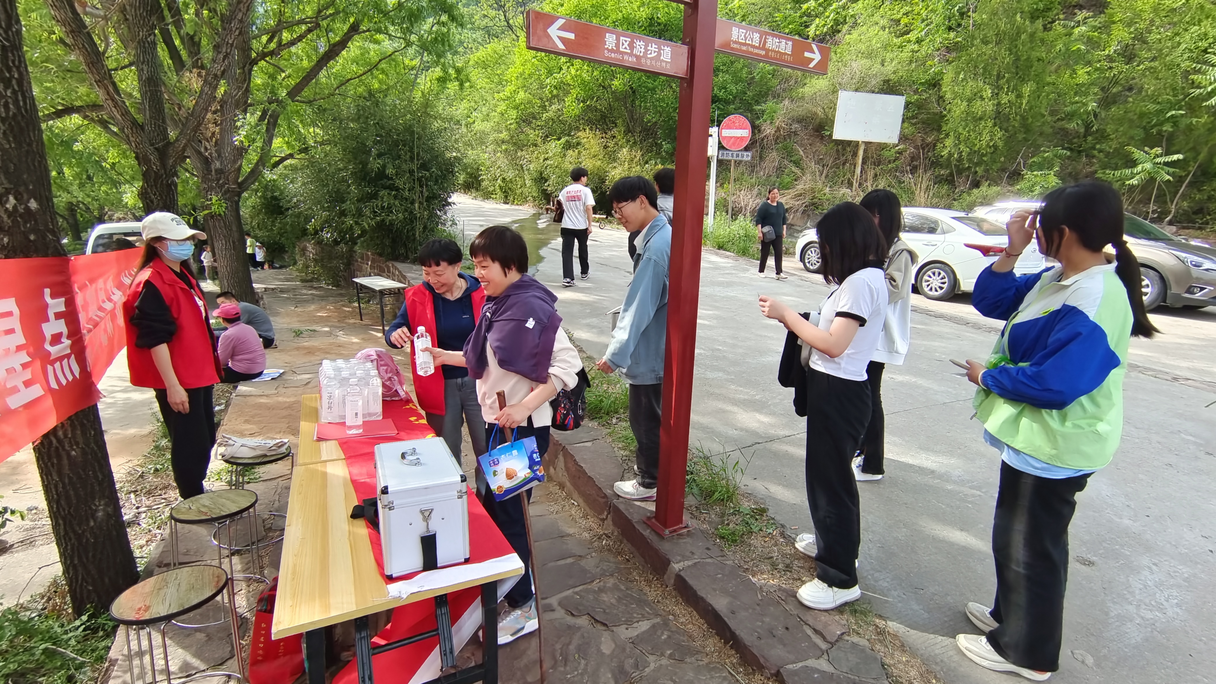 5月2日，林州市图书馆开展文明旅游活动 (5)